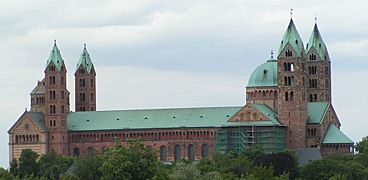 Speyer Dom Laengsseite