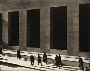 Archivo:Wall Street by Paul Strand, 1915