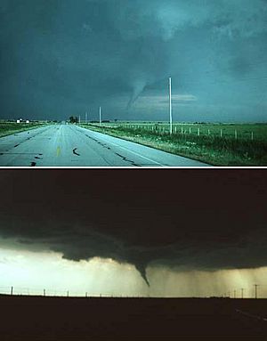 Archivo:Waurika Oklahoma Tornado Back and Front
