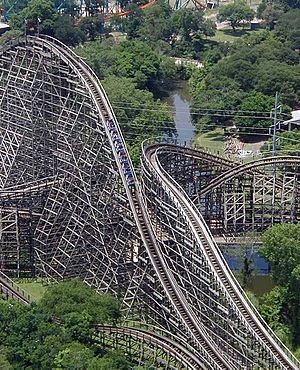 Archivo:Wooden roller coaster txgi