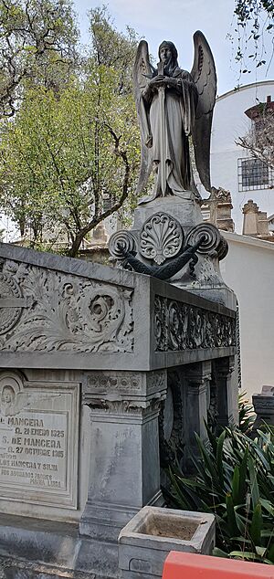 Archivo:'Angel de la Justícia', Adolfo Octávio Ponzanelli (1925) - Mancera Tomb - Panteón del Tepeyac - Mexico 2024