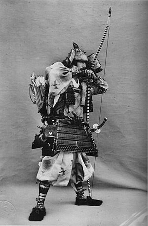 Archivo:A man wearing an Ō-yoroi