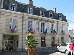 Angerville - mairie.JPG