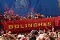 Arrojando tomates desde un camión - La Tomatina 2010