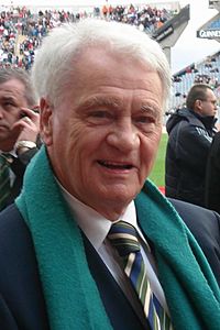 Archivo:Bobby Robson Cropped