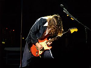 Archivo:CCarsonChiliPeppersVoodooExperience2006