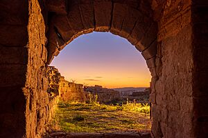 Archivo:Castillo, Luesia, Zaragoza, España, 2023-01-04, DD 43-45 HDR