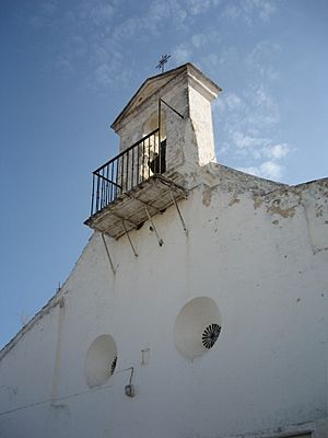 Archivo:Cementerio de san antonio abad sanlucar barrameda espadaña ermita