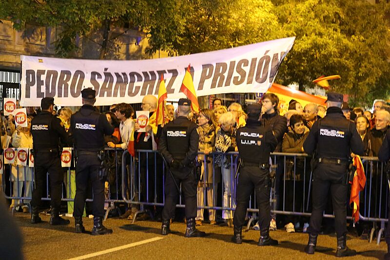 Concentración Madrid sede del PSOE