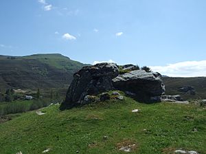 Archivo:Dolmen de Busnela