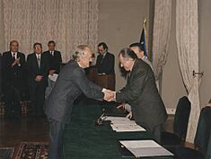 Archivo:Edgardo Boeninger, asumiendo como ministro Secretario General de la República de Chile