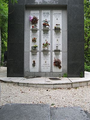 Archivo:Farkasréti temető Urnaház1
