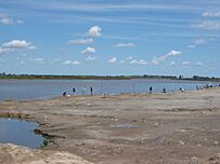 Archivo:Fishing place on Salado river next to autovia 2