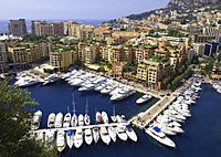 Archivo:Fontvieille and yachts