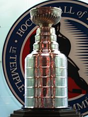 Archivo:Hhof stanley cup