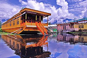 Archivo:Houseboat- Dal Lake, srinagar Kashmir