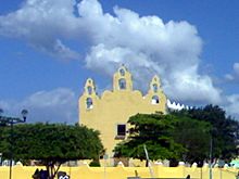 Archivo:Iglesia de San Francisco Telchac Pueblo, Yucatan Mexico Feb 2008