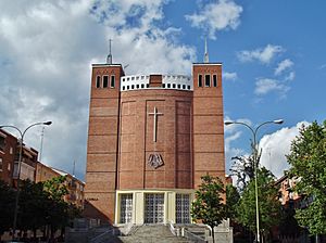Archivo:Iglesia de Santa María Micaela y San Enrique, Madrid