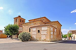 Archivo:Iglesia parroquial Nuestra Señora de La Asunción en Parada de Rubiales parte trasera