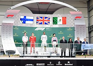 Archivo:Ilham Aliyev watched the opening ceremony of the 2018 Formula-1 Azerbaijan Grand Prix and final race 32