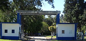 Archivo:Ingreso Estancia Chica