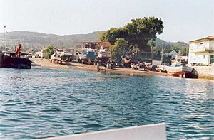 Archivo:Moaña puerto meira