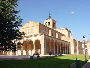 Archivo:Olmedo Santa Maria del Castillo ni