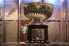 Archivo:Original Stanley Cup by scazon