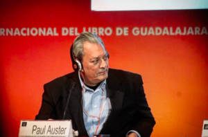 Archivo:Paul Auster por Miguel Ángel Avilés