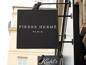 Archivo:Pierre Hermé shop sign, Rue Bonaparte, Paris