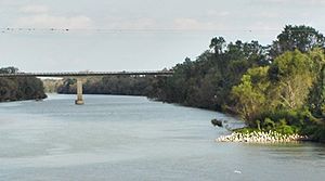 Archivo:Puente sobre el rio Tampaon, Tamuin, S.L.P.