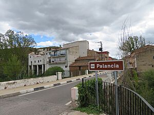 Archivo:Río Palancia a su paso por la localidad de Ríos de Abajo, Bejís, Castellón