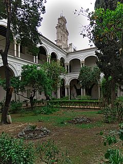 Archivo:Real Monasterio de San Clemente. Claustro