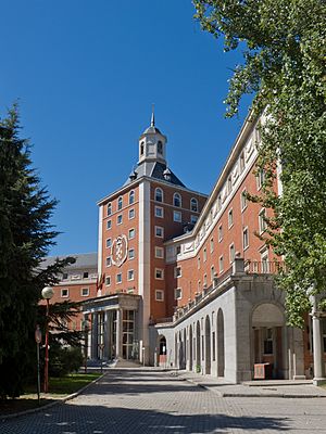 Archivo:Rectorado de la Universidad Complutense de Madrid