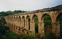 Archivo:Roman aqueduct Tarragona