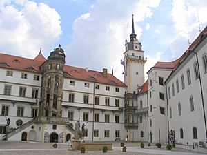 Archivo:Schloss Hartenfels Torgau Innenhof