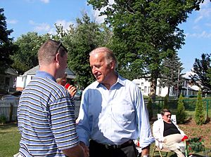 Archivo:Sen. Joe Biden attends a Creston house party