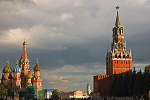 Archivo:StBasile SpasskayaTower Red Square Moscow.hires