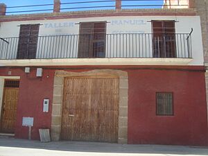 Archivo:Taller de Carretería, oficio de los carpinteros fabricantes de carros (Castelserás, Teruel)