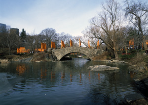 Archivo:The Gates, a site-specific work of art by Christo and Jeanne-Claude in Central Park, New York City LCCN2011633978