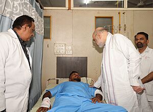 Archivo:The Union Minister for Home Affairs and Cooperation, Shri Amit Shah meets the injured sole survivor of the Air India Flight 171 crash