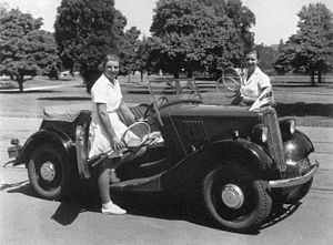 Archivo:Thelma Coyne and Nancye Wynne 1938