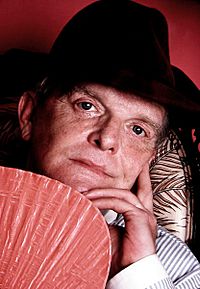 Archivo:Truman Capote by Jack Mitchell