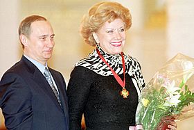 Archivo:Vladimir Putin and Elena Obraztsova in 2000