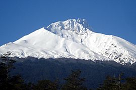 Archivo:Volcán Choshuenco de cerca