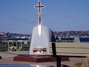Archivo:Waterfront Acadian monument (April 1 2007) (442459149)