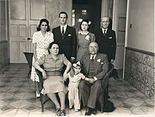 Archivo:1940. En su noviazgo con Alicia, aparecen su padre, Rafael Caldera Izaguirre, su hermana Rosa Elena y sus tíos y padres adoptivos, María Eva y Tomás Liscano, en Miracielos, Caracas