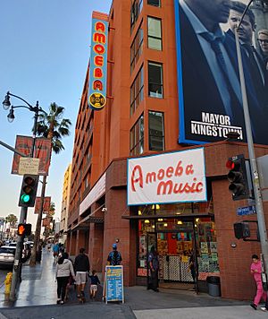 Archivo:Amoeba Music store on Hollywood Blvd in Los Angeles 20220607 193531 HDR copy 2