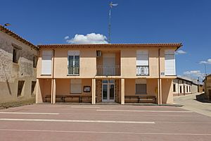 Archivo:Ayuntamiento de Villanueva del Rebollar
