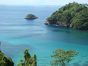 Archivo:Bahía Waffer. Isla del Coco. Costa Rica (3) 640x480